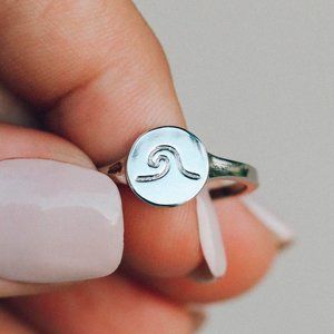 NWOT Pura Vida Silver Wave Coin Ring